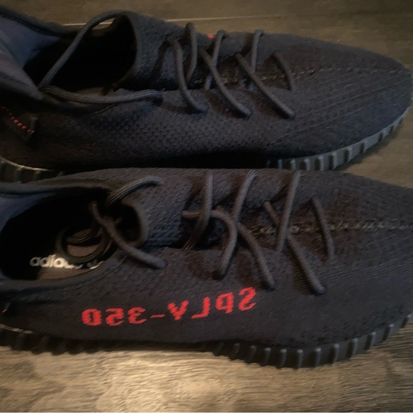 Yeezy Boost 350 V2 'Bred' - Picture 9 of 15